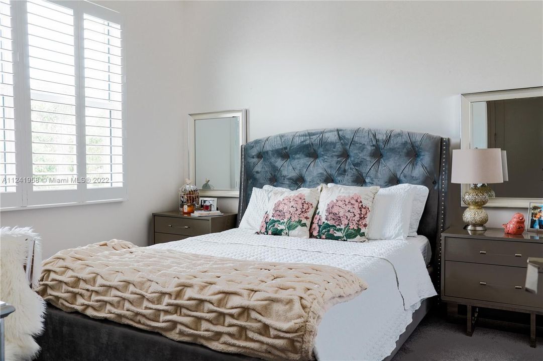 Recently Sold: $1,379,000 (4 beds, 3 baths, 2656 Square Feet)