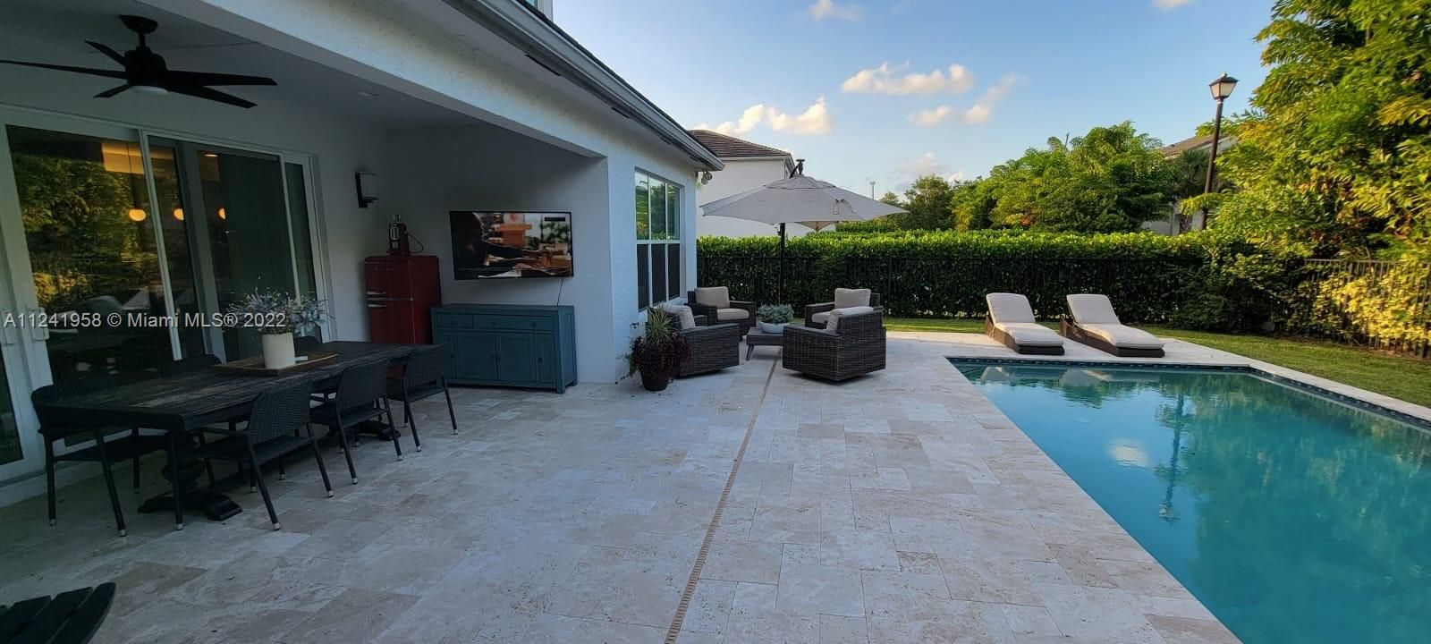 Recently Sold: $1,379,000 (4 beds, 3 baths, 2656 Square Feet)