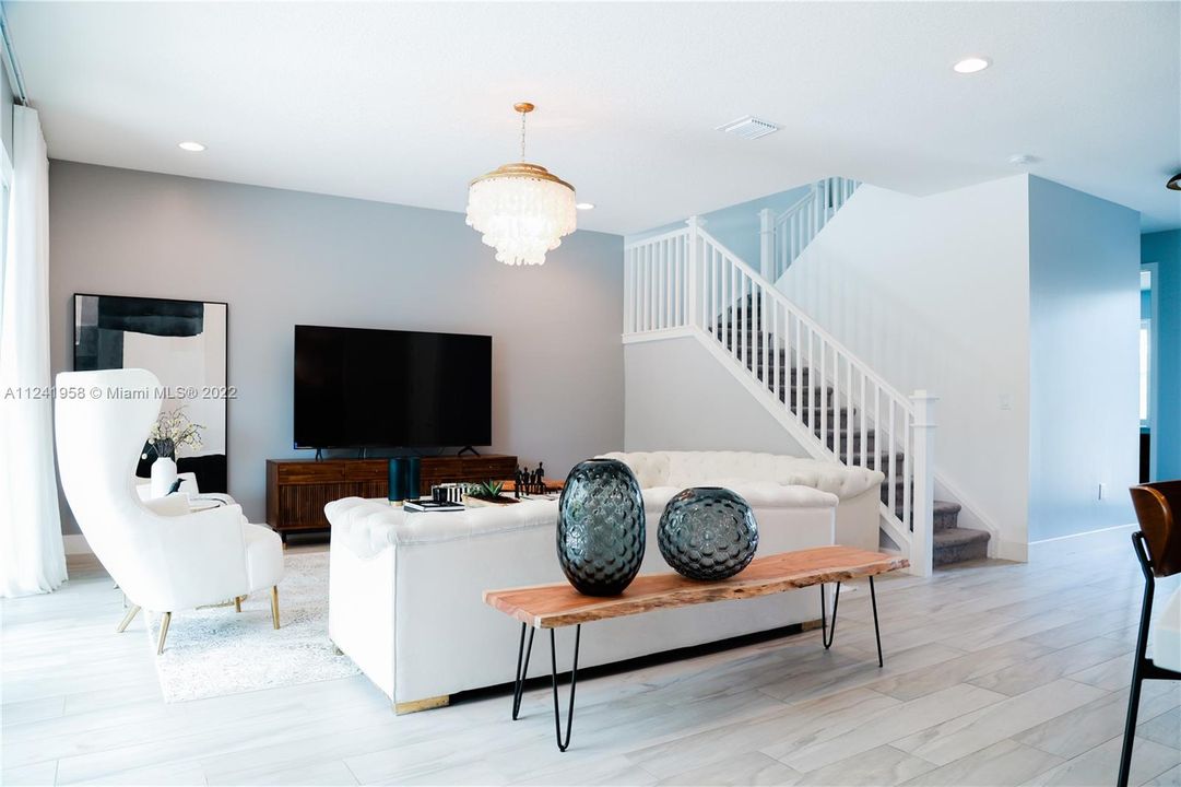 Recently Sold: $1,379,000 (4 beds, 3 baths, 2656 Square Feet)