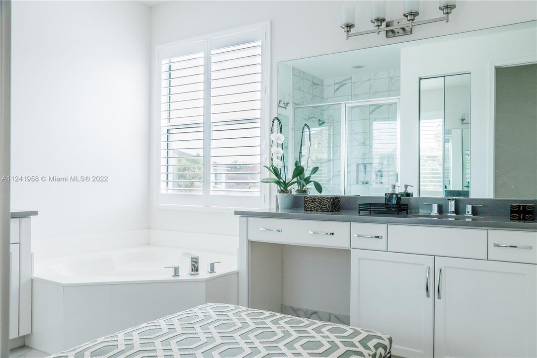 Recently Sold: $1,379,000 (4 beds, 3 baths, 2656 Square Feet)