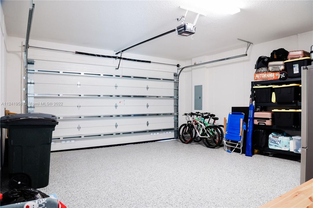 Recently Sold: $1,379,000 (4 beds, 3 baths, 2656 Square Feet)