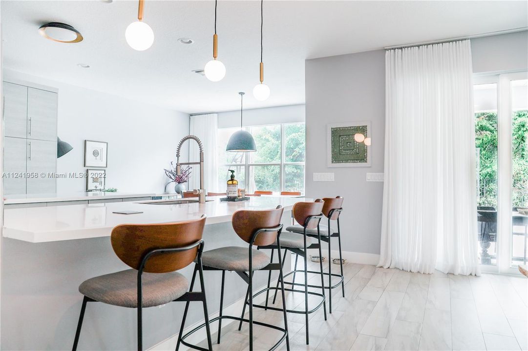 Recently Sold: $1,379,000 (4 beds, 3 baths, 2656 Square Feet)