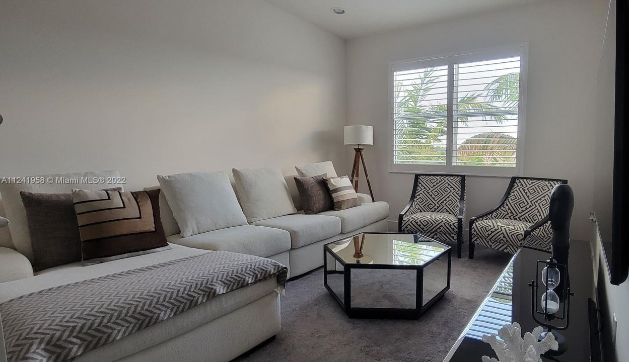 Recently Sold: $1,379,000 (4 beds, 3 baths, 2656 Square Feet)