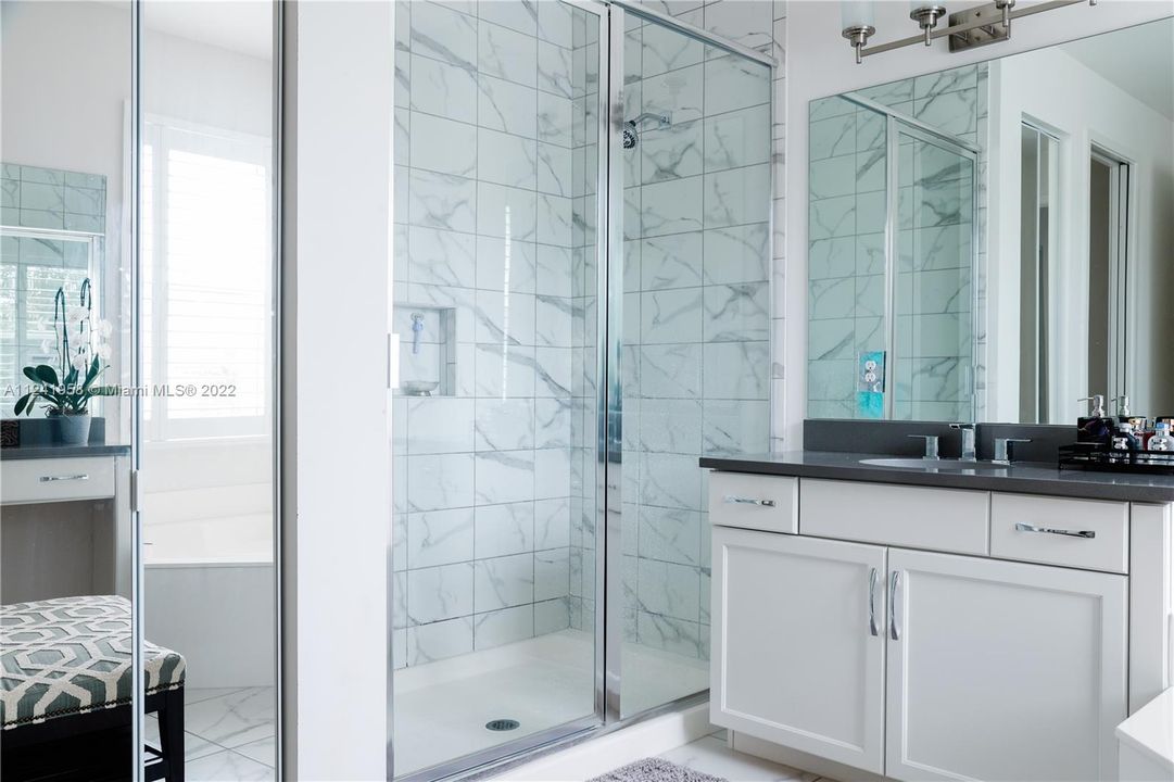 Recently Sold: $1,379,000 (4 beds, 3 baths, 2656 Square Feet)