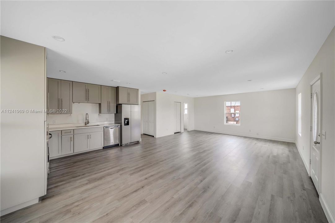 Recently Sold: $295,000 (3 beds, 2 baths, 1422 Square Feet)