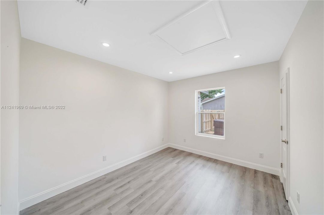 Recently Sold: $295,000 (3 beds, 2 baths, 1422 Square Feet)