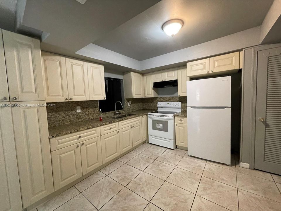Recently Rented: $2,400 (4 beds, 2 baths, 1484 Square Feet)