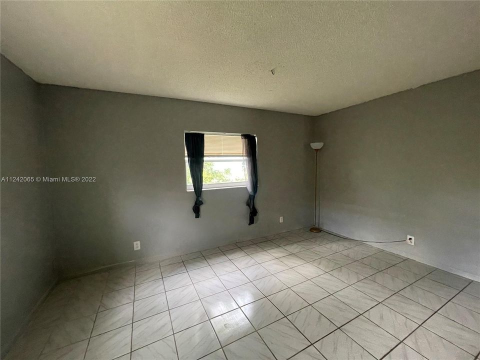 Recently Rented: $2,400 (4 beds, 2 baths, 1484 Square Feet)