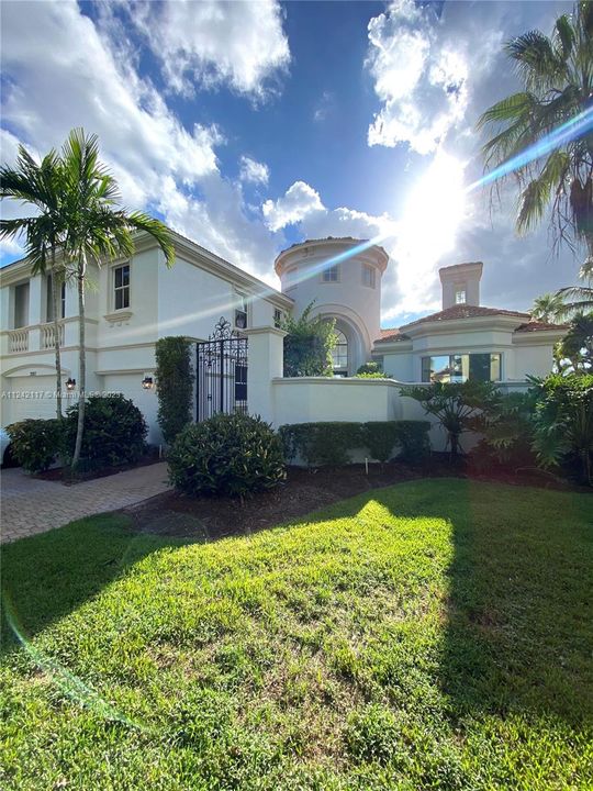 Recently Sold: $1,750,000 (5 beds, 6 baths, 4789 Square Feet)