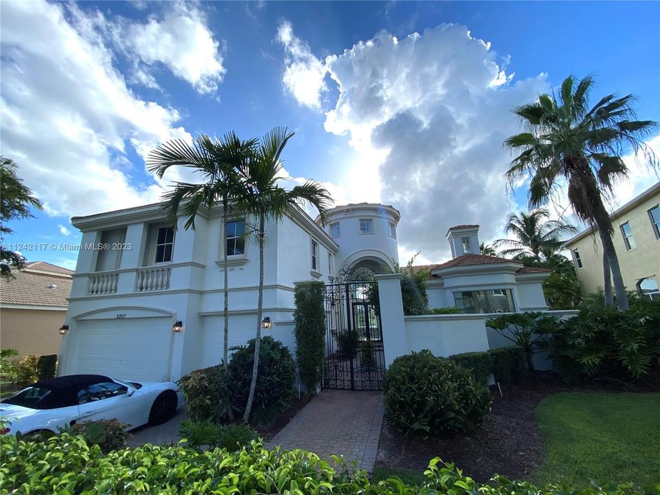 Recently Sold: $1,750,000 (5 beds, 6 baths, 4789 Square Feet)