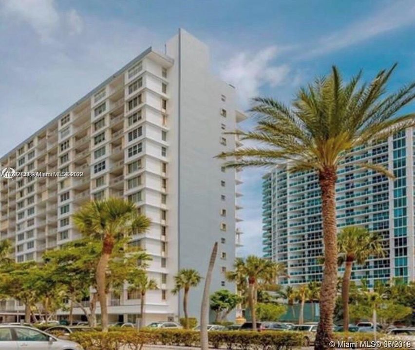 Recently Rented: $2,500 (1 beds, 1 baths, 940 Square Feet)