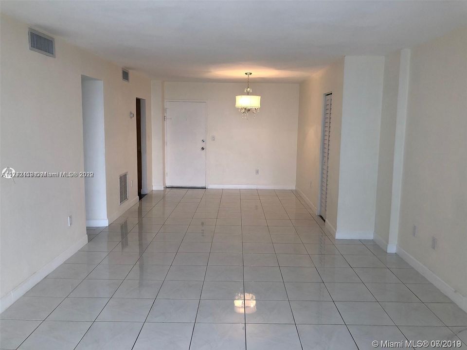 Recently Rented: $2,500 (1 beds, 1 baths, 940 Square Feet)
