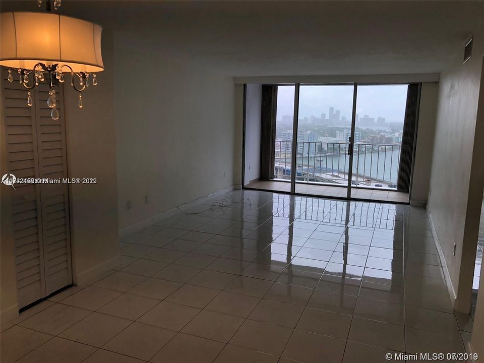 Recently Rented: $2,500 (1 beds, 1 baths, 940 Square Feet)