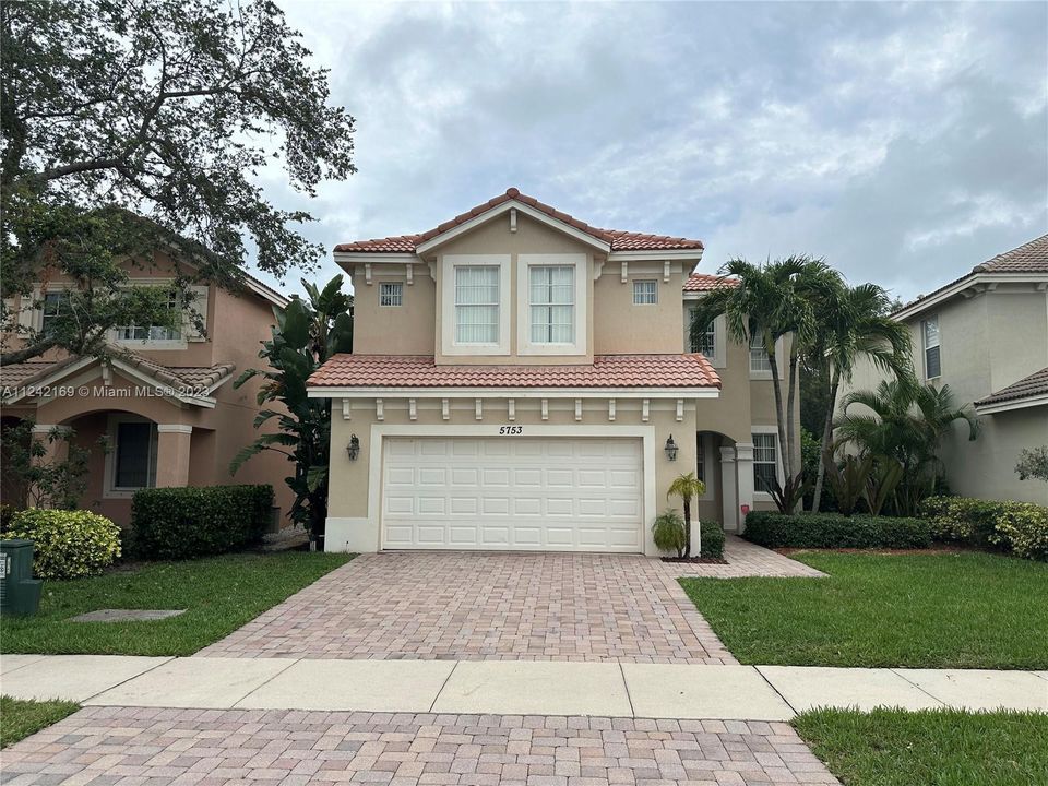 Recently Sold: $575,000 (4 beds, 2 baths, 2754 Square Feet)