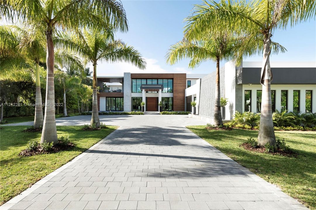 Recently Sold: $10,995,000 (7 beds, 8 baths, 9886 Square Feet)