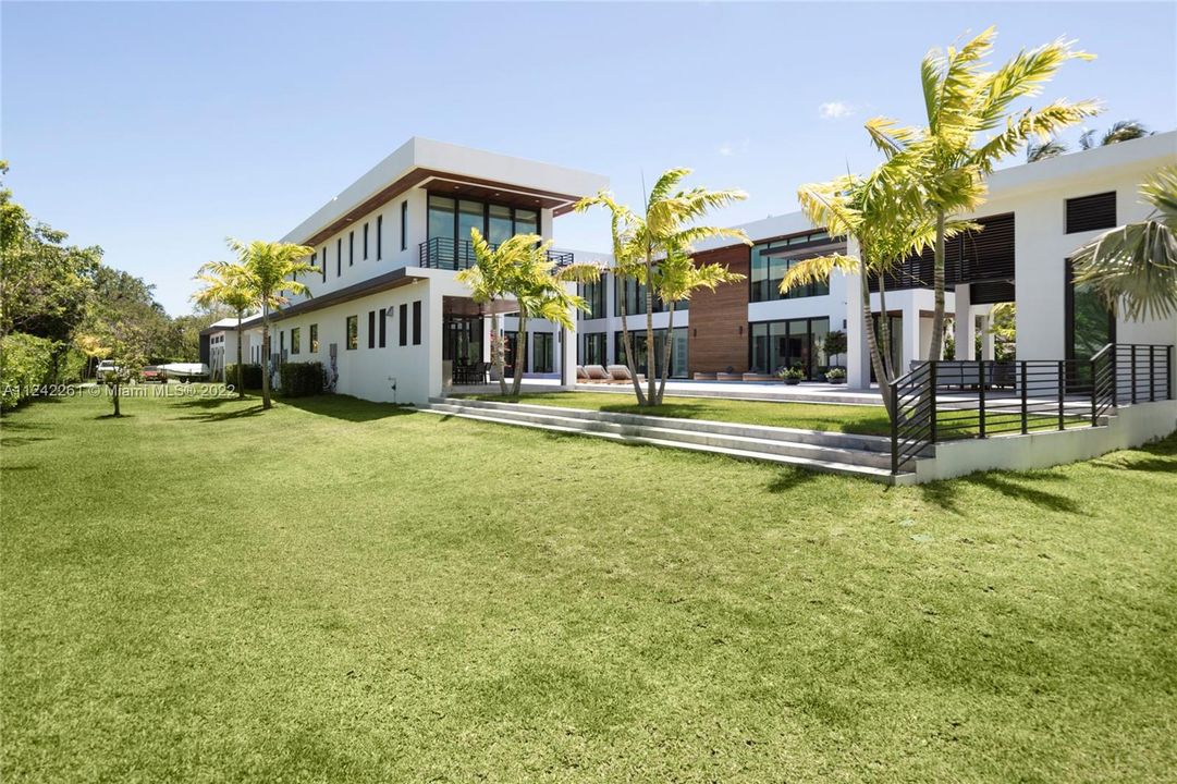Recently Sold: $10,995,000 (7 beds, 8 baths, 9886 Square Feet)