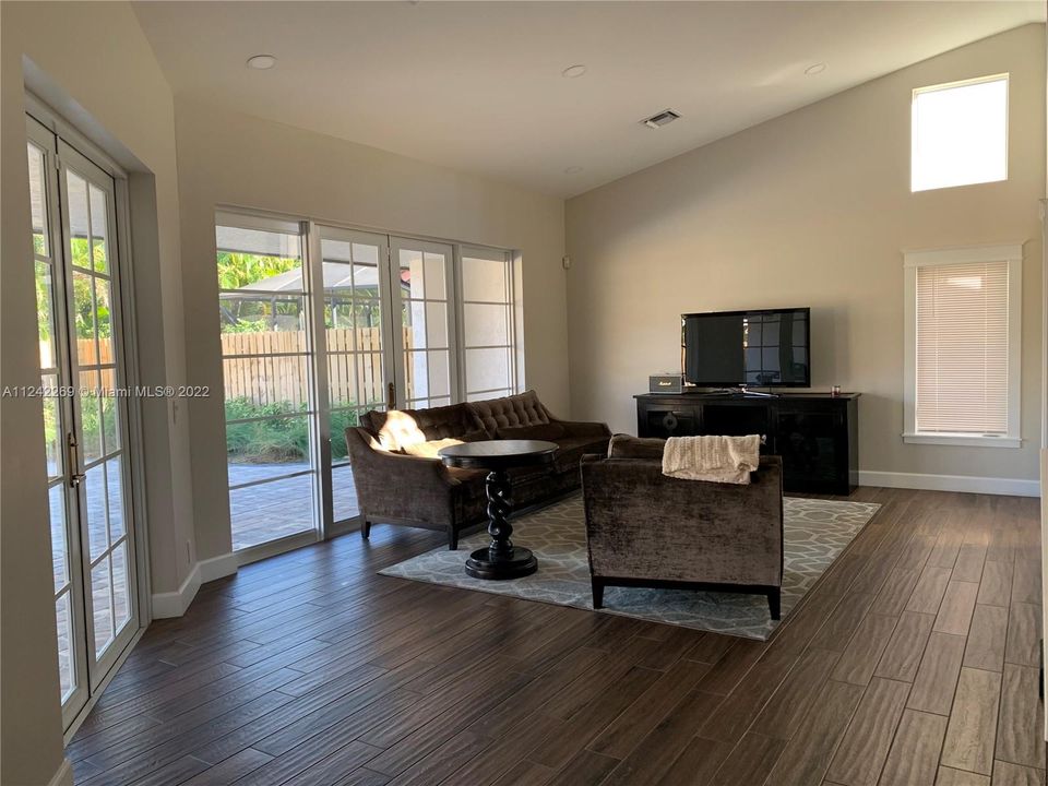 Recently Rented: $6,750 (4 beds, 2 baths, 1964 Square Feet)