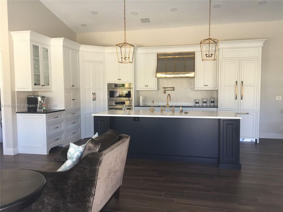 Recently Rented: $6,750 (4 beds, 2 baths, 1964 Square Feet)