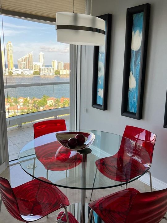 Recently Sold: $915,000 (2 beds, 2 baths, 1750 Square Feet)
