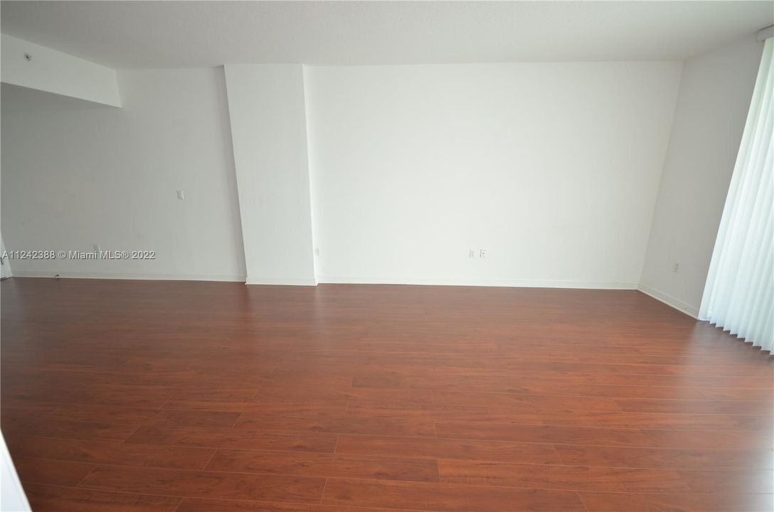 Recently Rented: $1,900 (1 beds, 1 baths, 835 Square Feet)