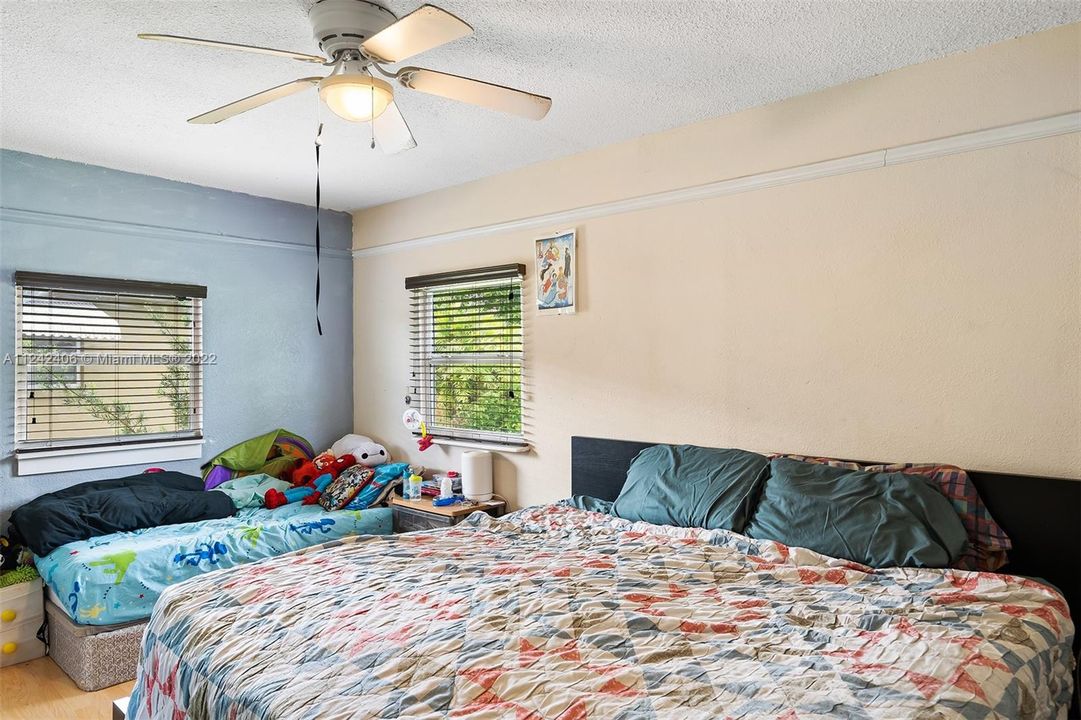 Vendido Recientemente: $290,000 (2 camas, 1 baños, 1062 Pies cuadrados)