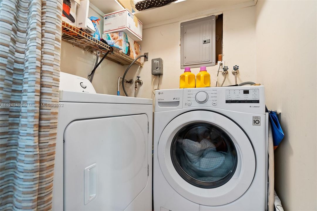 Vendido Recientemente: $290,000 (2 camas, 1 baños, 1062 Pies cuadrados)