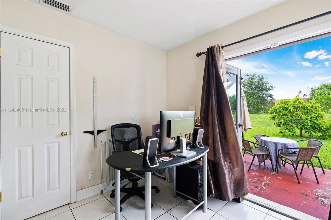 Vendido Recientemente: $290,000 (2 camas, 1 baños, 1062 Pies cuadrados)