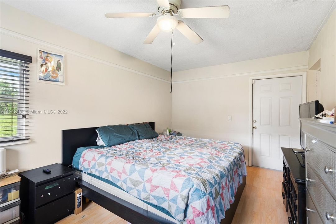 Vendido Recientemente: $290,000 (2 camas, 1 baños, 1062 Pies cuadrados)