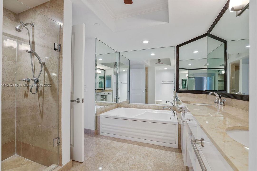 Недавно продано: $3,250,000 (3 спален, 3 ванн, 1980 Квадратных фут)