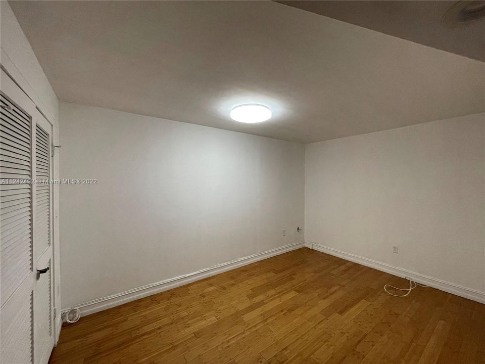 Recently Rented: $3,500 (2 beds, 2 baths, 1371 Square Feet)