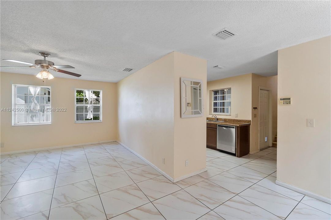 Недавно арендовано: $2,150 (3 спален, 2 ванн, 1488 Квадратных фут)