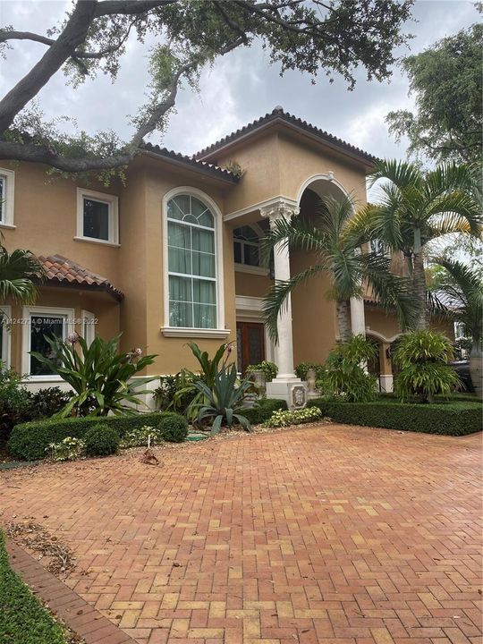 Recently Sold: $1,899,999 (4 beds, 3 baths, 5368 Square Feet)