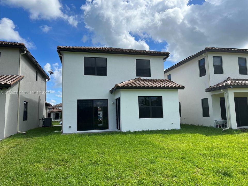 Vendido Recientemente: $429,900 (3 camas, 2 baños, 0 Pies cuadrados)