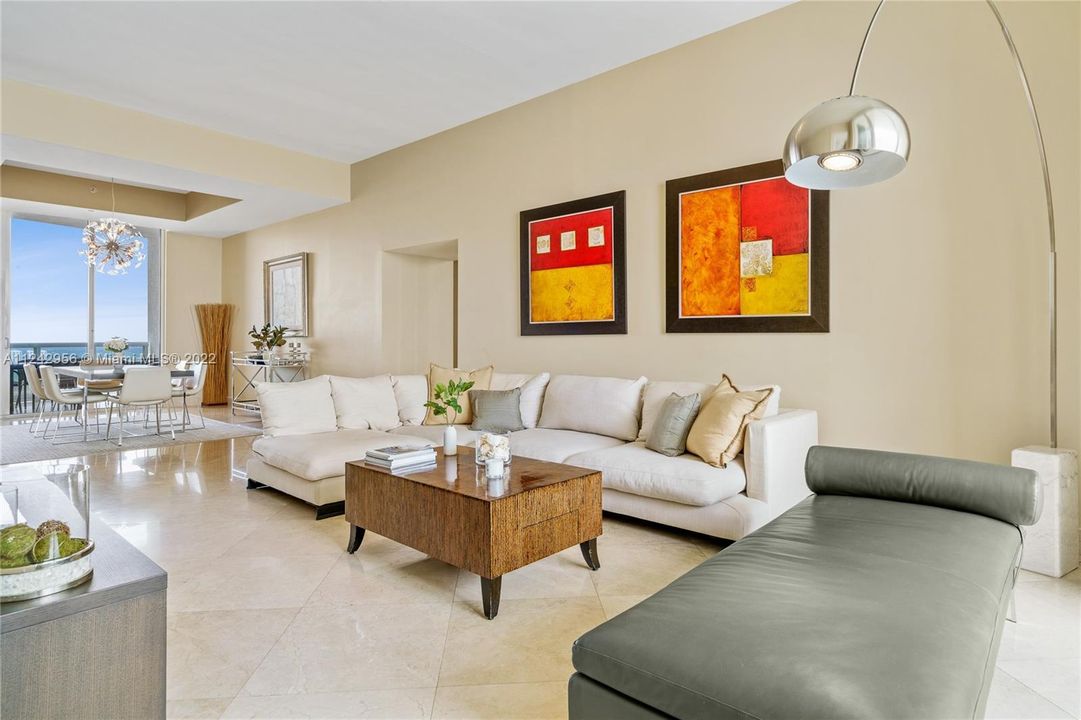 Recently Sold: $2,099,000 (3 beds, 3 baths, 2327 Square Feet)