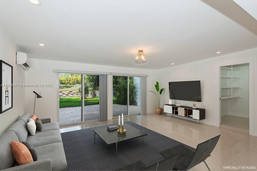 最近租的: $4,500 (3 贝兹, 2 浴室, 2121 平方英尺)