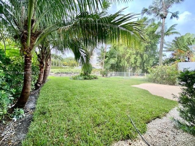 最近租的: $4,500 (3 贝兹, 2 浴室, 2121 平方英尺)