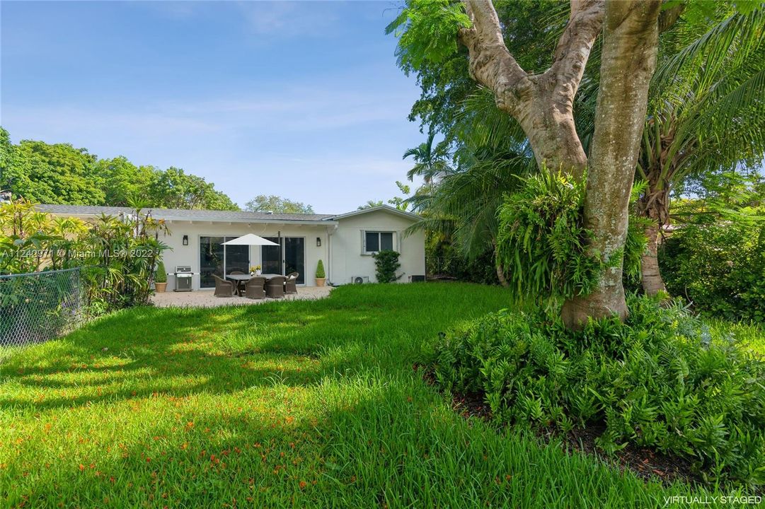 最近租的: $4,500 (3 贝兹, 2 浴室, 2121 平方英尺)