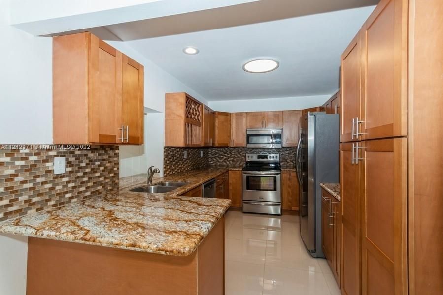 最近租的: $4,500 (3 贝兹, 2 浴室, 2121 平方英尺)