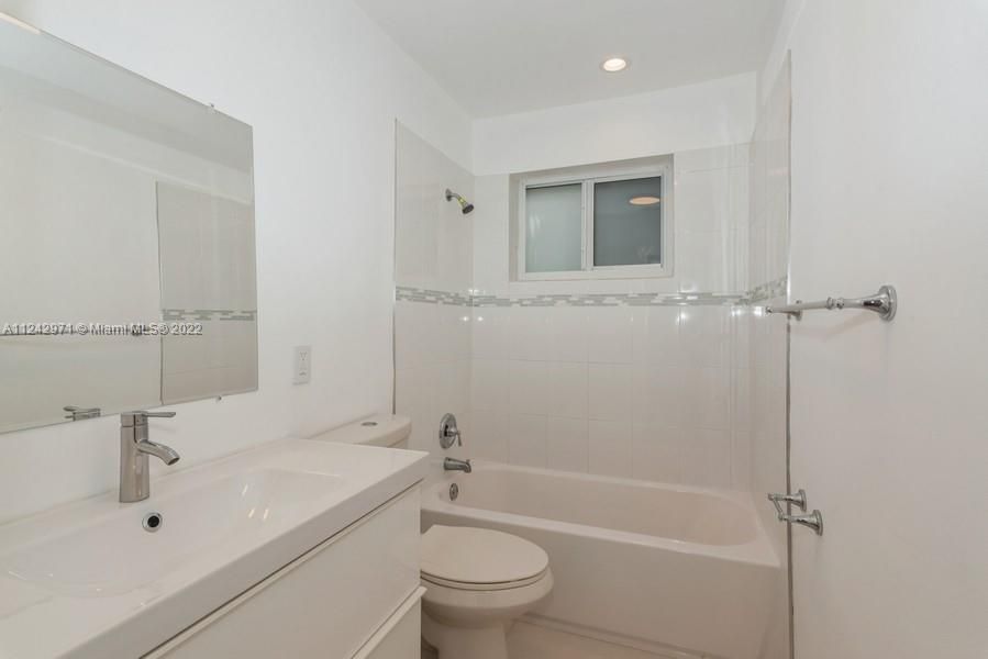 最近租的: $4,500 (3 贝兹, 2 浴室, 2121 平方英尺)