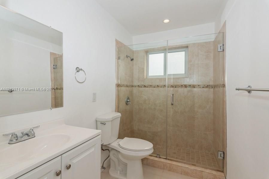 最近租的: $4,500 (3 贝兹, 2 浴室, 2121 平方英尺)