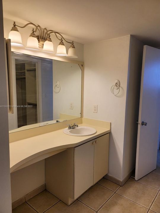 Recently Rented: $1,800 (1 beds, 1 baths, 671 Square Feet)