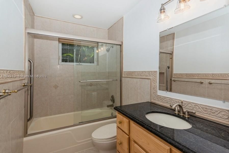 最近租的: $4,500 (3 贝兹, 2 浴室, 2121 平方英尺)