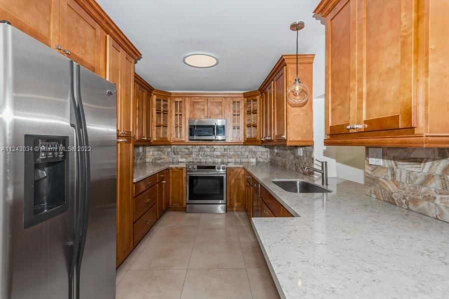 最近租的: $4,500 (3 贝兹, 2 浴室, 2121 平方英尺)