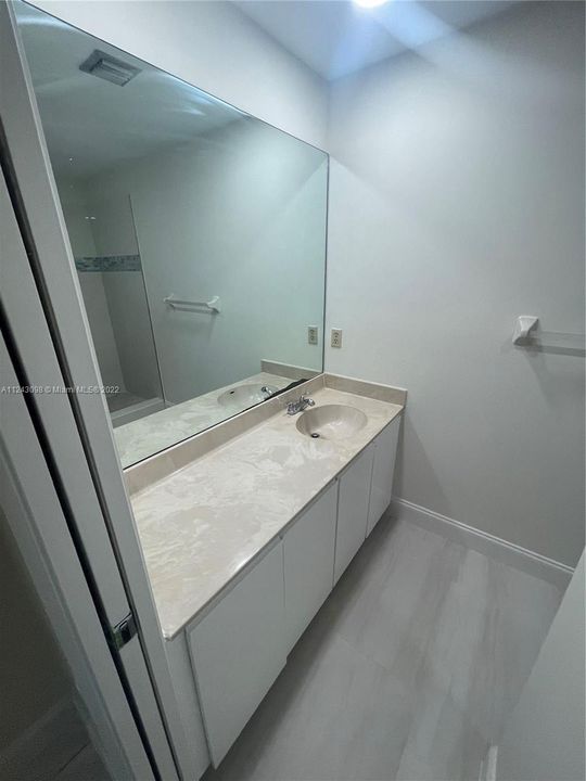 Recently Sold: $335,000 (3 beds, 2 baths, 1604 Square Feet)