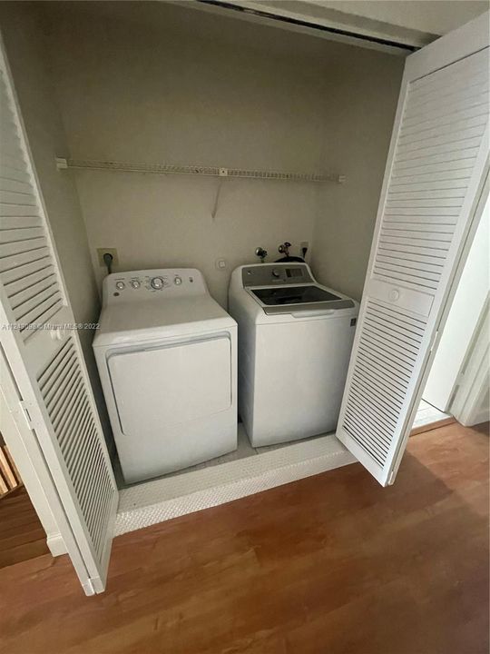 Recently Sold: $335,000 (3 beds, 2 baths, 1604 Square Feet)