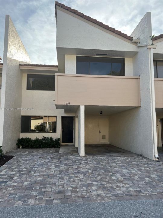 Recently Sold: $335,000 (3 beds, 2 baths, 1604 Square Feet)