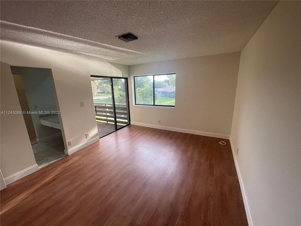 Recently Sold: $335,000 (3 beds, 2 baths, 1604 Square Feet)