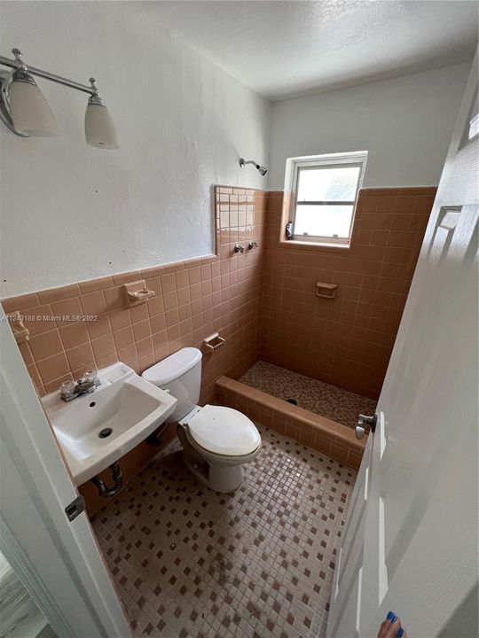 最近租的: $3,500 (3 贝兹, 2 浴室, 1019 平方英尺)