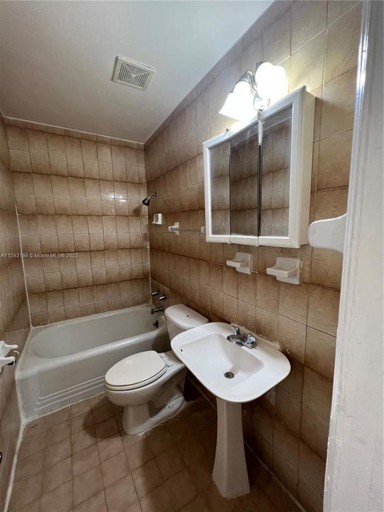 最近租的: $3,500 (3 贝兹, 2 浴室, 1019 平方英尺)