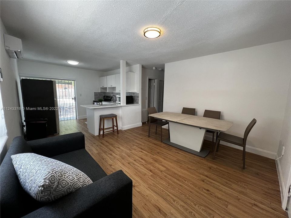 Recently Rented: $2,500 (2 beds, 1 baths, 781 Square Feet)